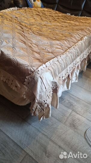 Покрывало на кровать наволочки шторы комплект