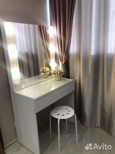 Гримерный/макияжный стол с лампочками