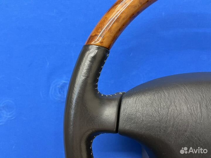 Оригинальный руль с косточкой под дерево Toyota