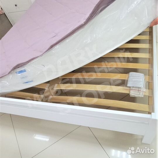 Кровать массив