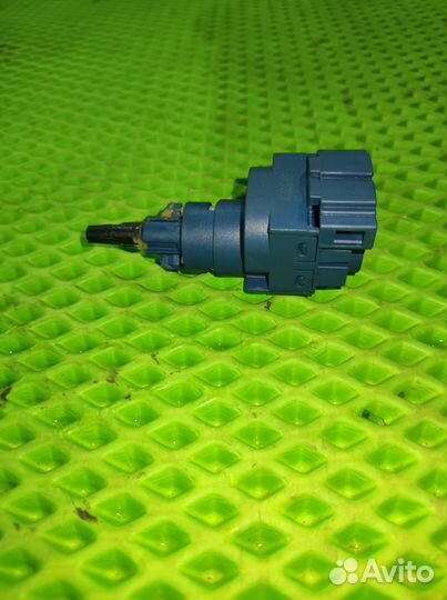 Датчик педали сцепления Volkswagen Polo 2012