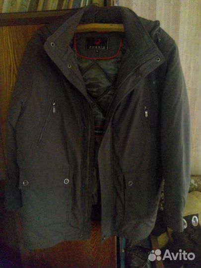 Куртка зимняя с капюшоном. Новая