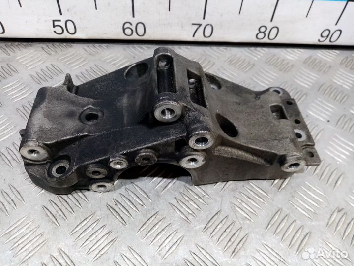 Б/У Кронштейн генератора#001