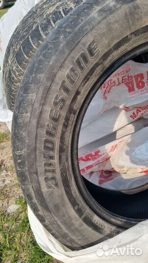 Bridgestone Dueler H/T 687 225/65 R17