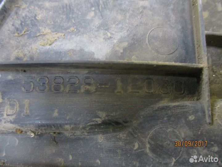 Пыльник крыла Тойота Королла 150