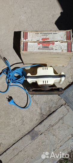 Шлифмашинка вибрационная