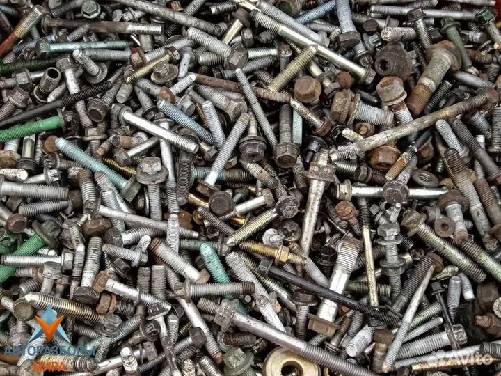 Болт Volkswagen Bora 2000