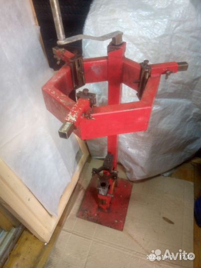 Станок для разборки автомобильных амортизаторов