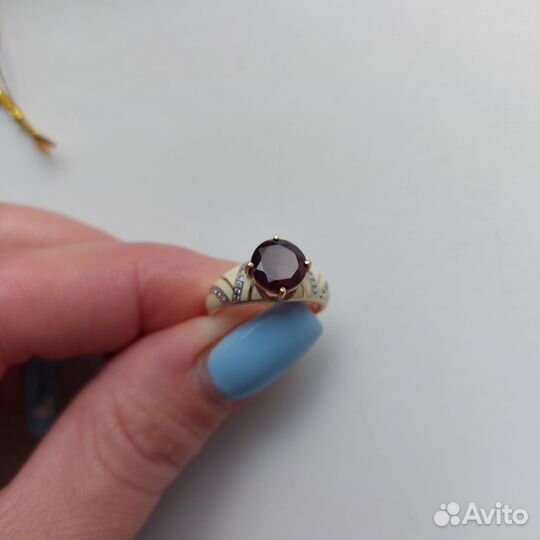Кольцо с гранатом