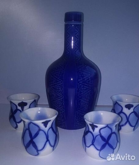 Графин со стопками и горшочек синяя керамика