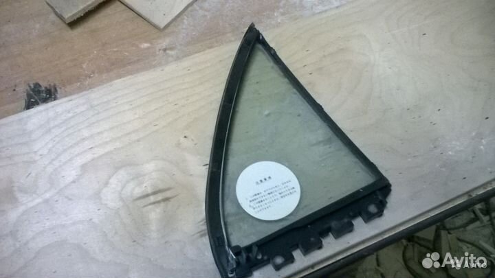 Форточка левая Corolla E120 седан