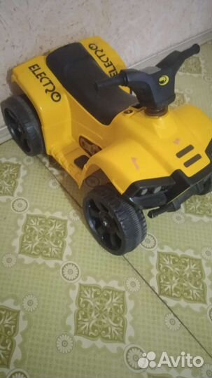 Детский квадроцикл на зарядичний