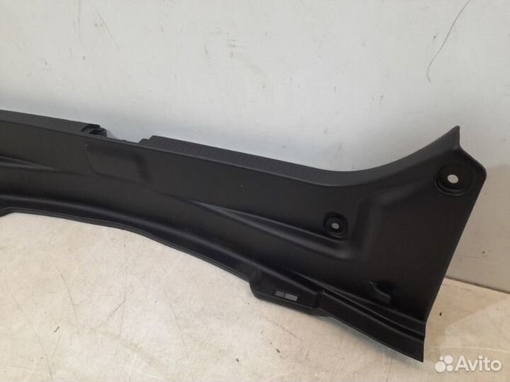 Накладка замка багажника Toyota Camry V70 2018