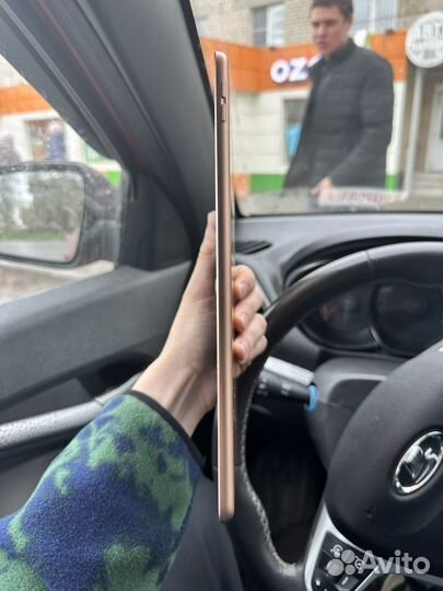 Планшет Apple iPad 7 32 Wi-FI