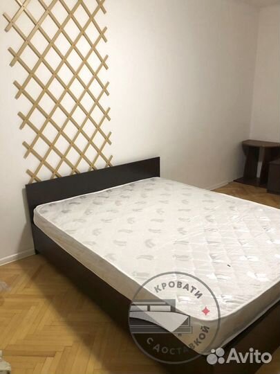 Кровать с матрасом