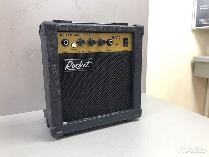 Б108) Гитарный усилитель rocket