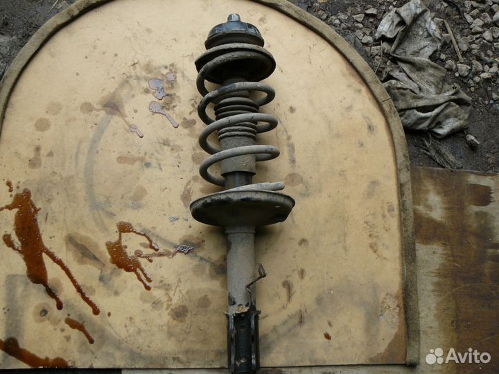Амортизатор Пружина Рено Сандеро Renault Sandero
