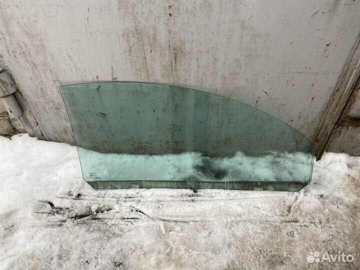 Стекло передней левой двери VW New Beetle A4