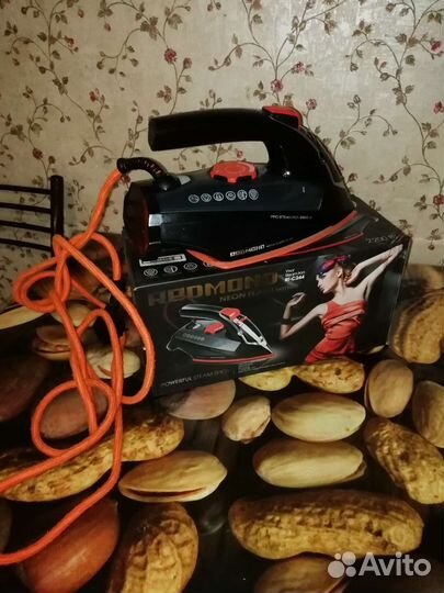 Утюг redmond RI-C244