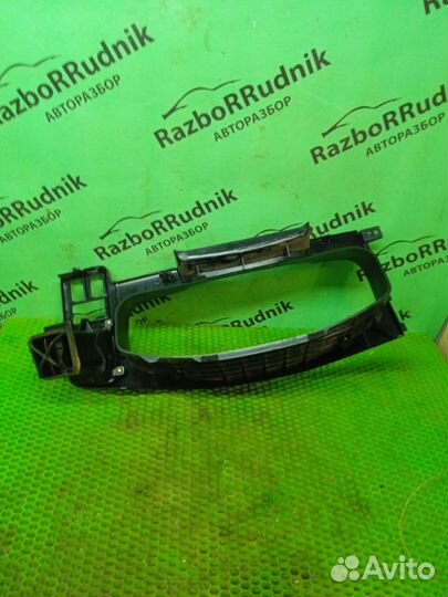 Накладка декоративная Nissan Primera