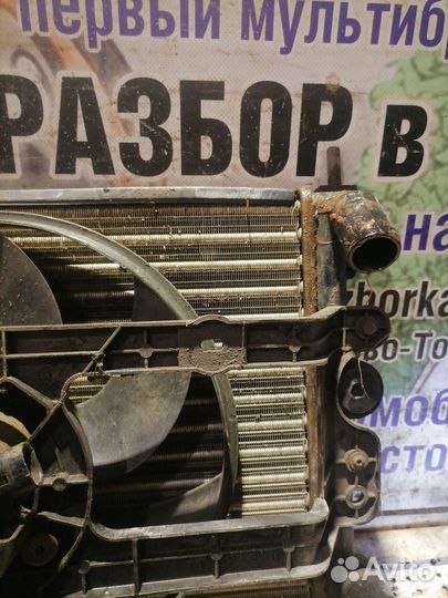 Радиатор охлаждения Renault Logan