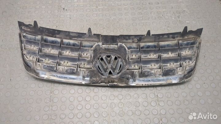 Решетка радиатора Volkswagen Touareg, 2005