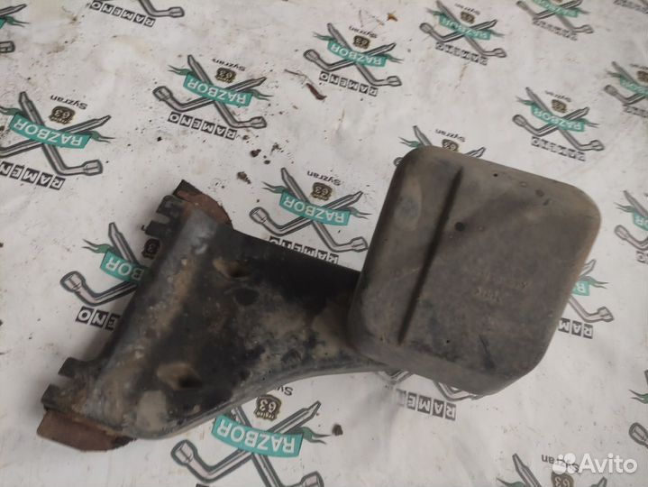 Резонатор воздушного фильтра Mitsubishi Galant 8