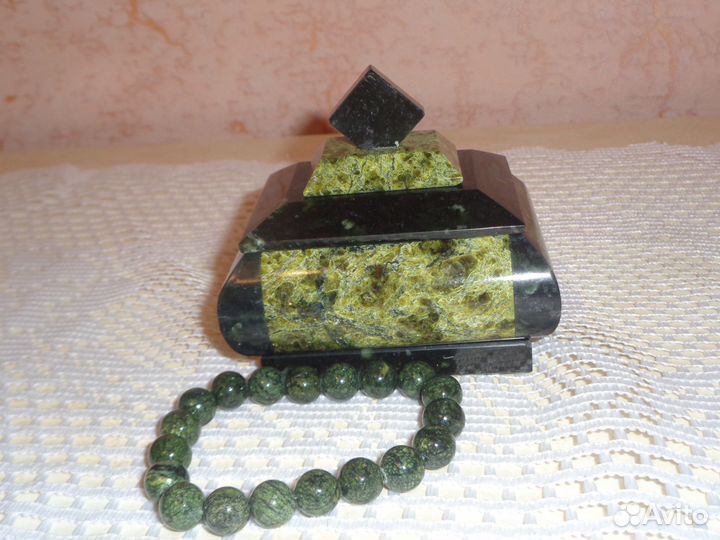 Шкатулка из змеевика
