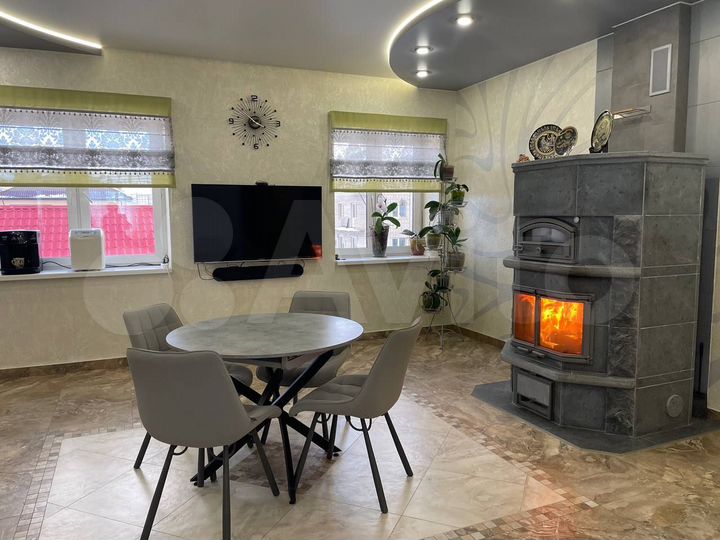 Коттедж 283 м² на участке 10 сот.