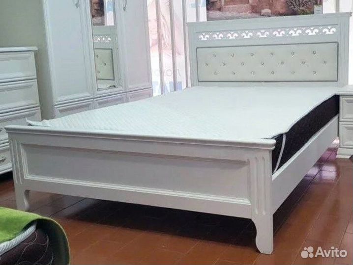 Двухспальная кровать