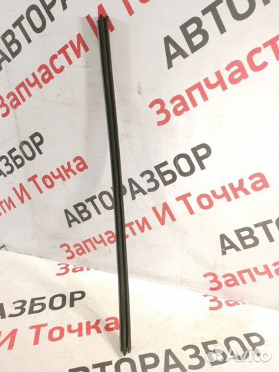 Молдинг стекла передний правый Audi A4