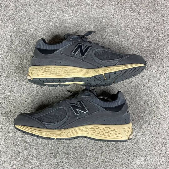 Оригинальные кроссовки New Balance 2002R 11US
