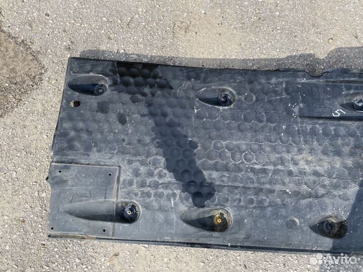 Защита пола передняя левая VW Passat B6