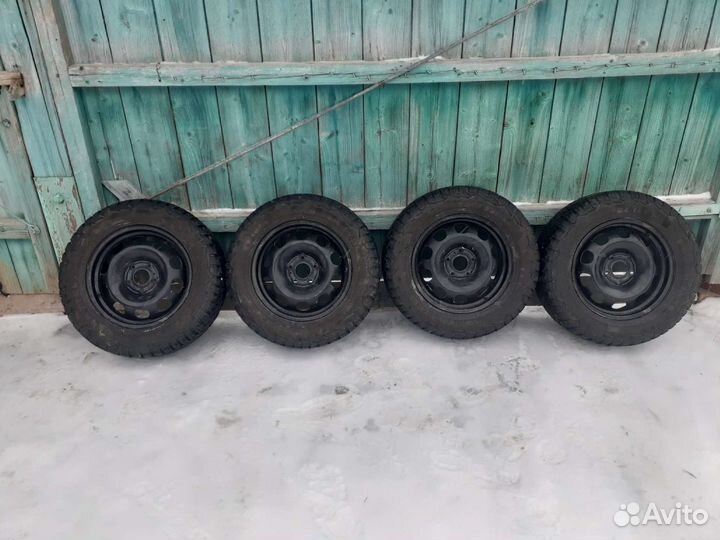 Nokian Tyres Outpost AT 215/65 R16 98T