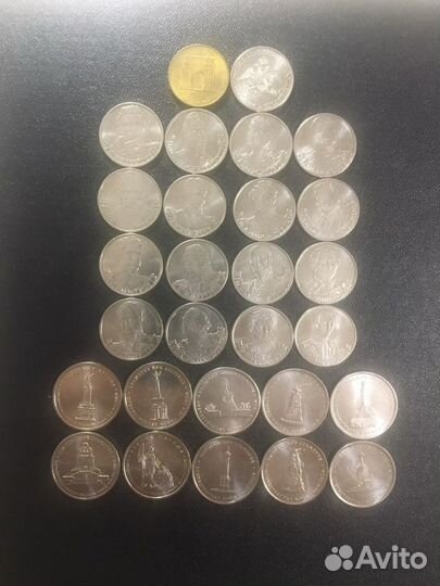 120 юбилейных монет без повторов и купюра Крым