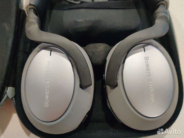 Bowers & Wilkins PX7