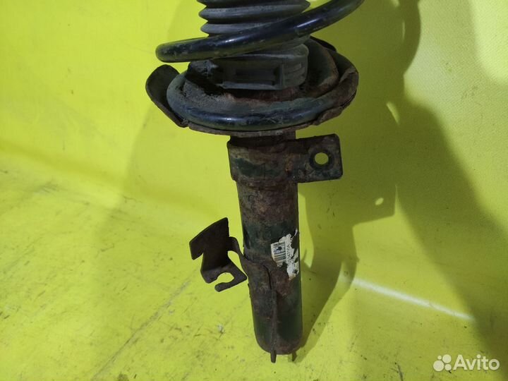 Мазда 3 BK Правый передний амортизатор стойка б/у