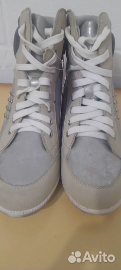 Новые Ботинки женские на танкетке