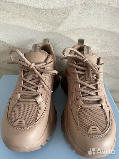 Кроссовки женские Эконика 38