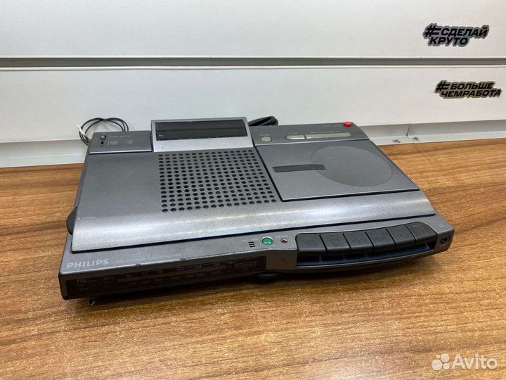 Кассетный магнитофон с часами Phillips AJ3802