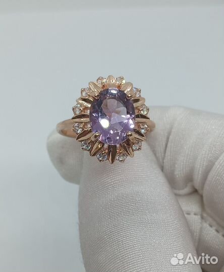 Золотое кольцо с камнем 18,5р