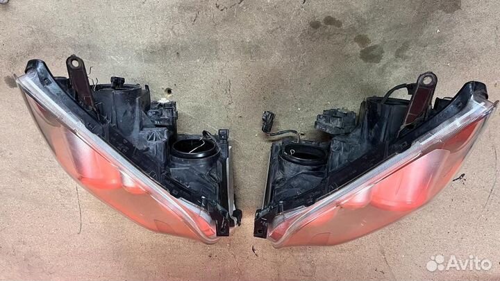 Фары передние Toyota Avensis 2 250рест