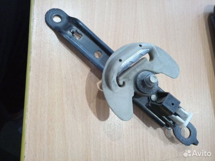 Механизм регулировки ремня безопасности передний