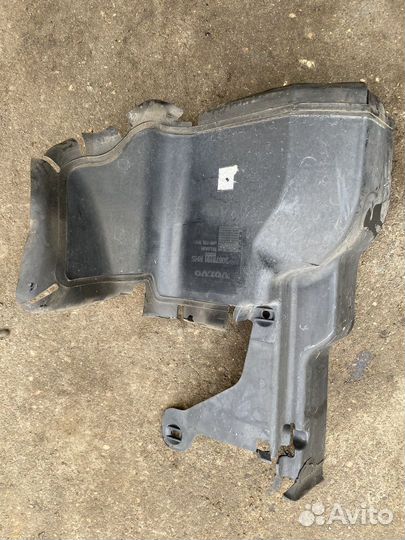 Воздуховод Volvo V70 BW 30678191