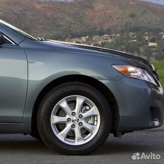 Крыло переднее правое в цвет Toyota Camry V40