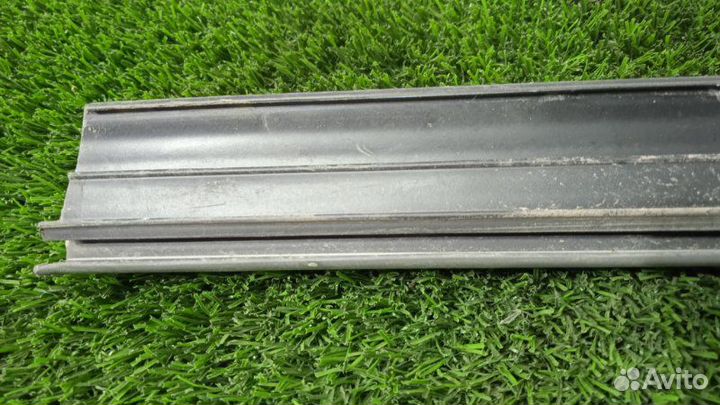 Уплотнитель стекла Бархотка передний левый LADA