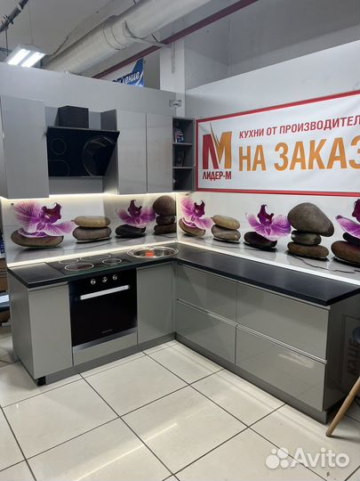 Кухонный гарнитур с витрины