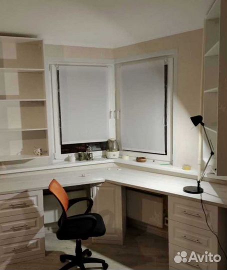 Рабочая зона у окна