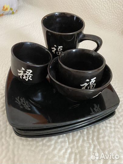 Черная посуда, тарелки, кружка