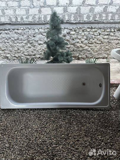 Ванна железная 3500,раковина 1500